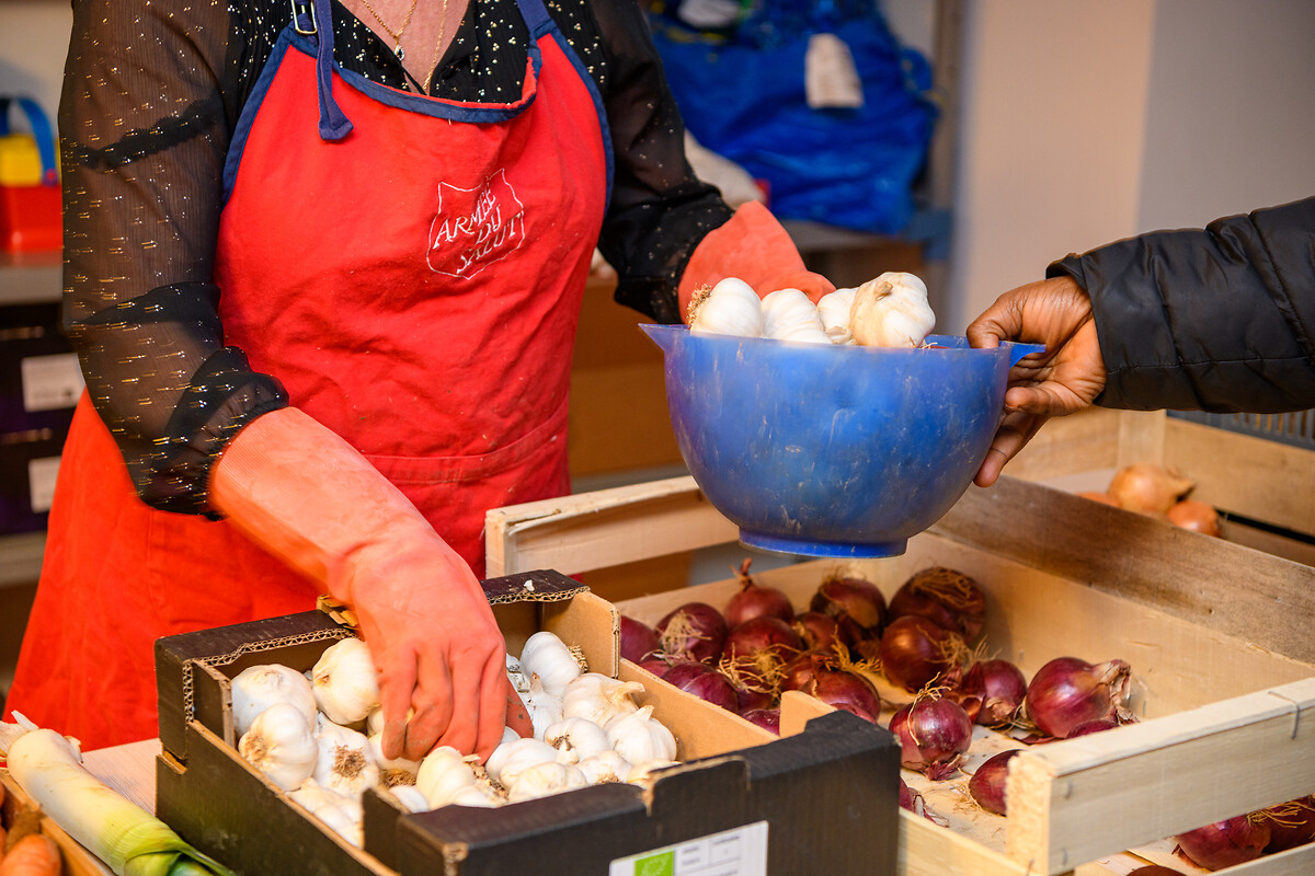 Reportage centenaire du Palais de la Femme - Novembre 2025 • Distribution de Légumes