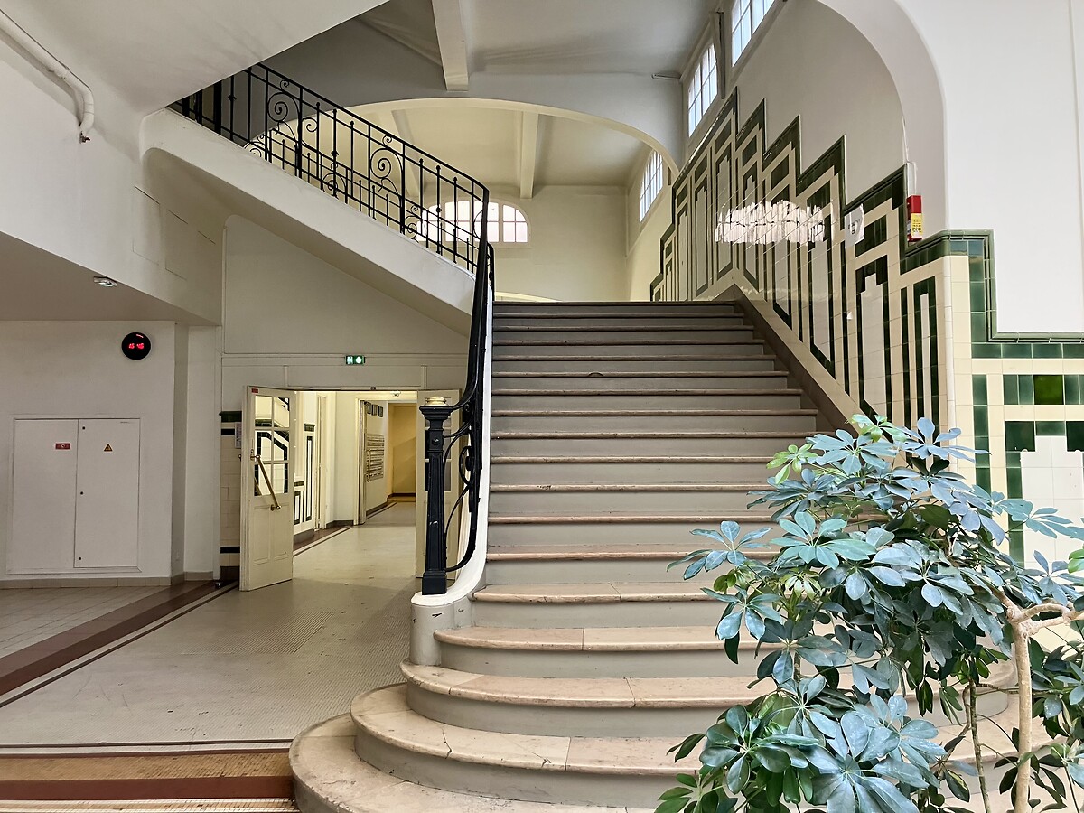 Escalier central du Palais de la Femme