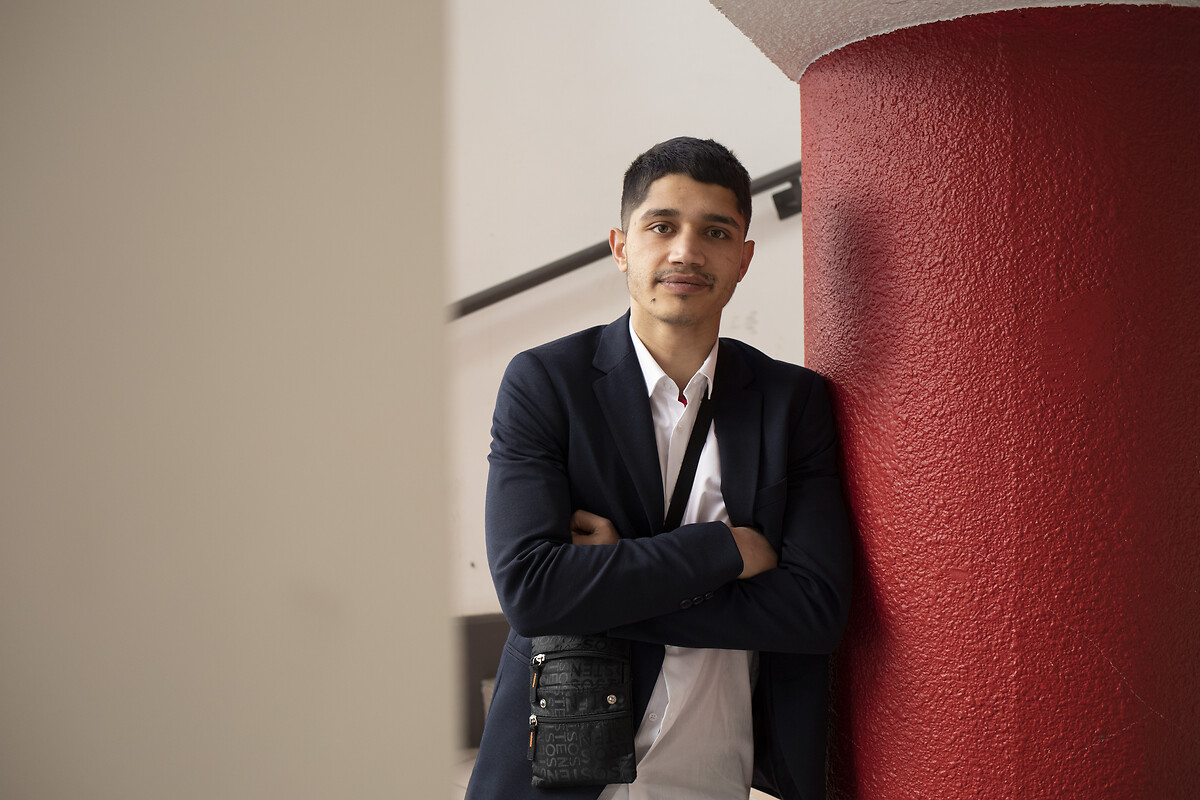 DOGAMI Ahmet - jeune accueilli et accompagné par Metz/Le passage a été cherché son costume pour une recherche d'emploi