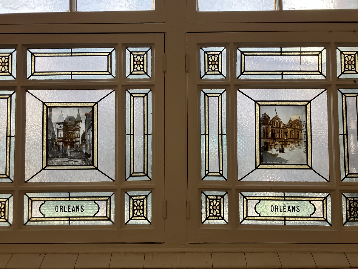 Détail d'une fenêtre du Palais de la Femme