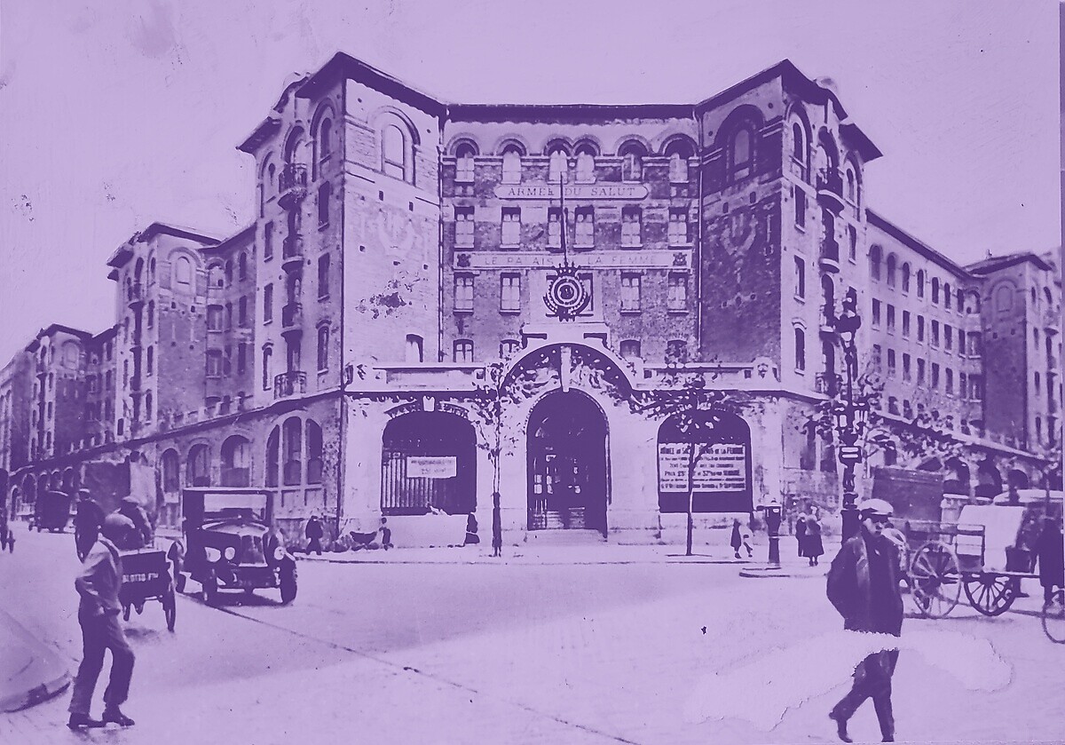 facade-historique-palais-femme_violet